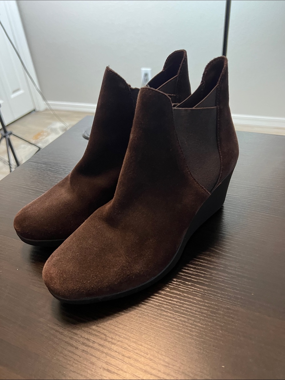 Crocs Leigh Brown Suede Leather Wedge Chelsea Boots 7